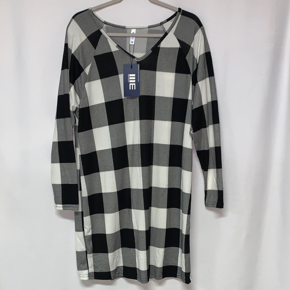 WEACZZY Dresses & Skirts - Plaid Long Sleeve Dress - Black and White